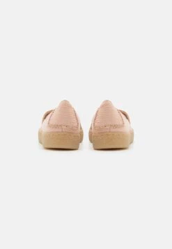 Clarks Barleigh Low - Baskets Basses - Pale Peach 9 Clarks Barleigh Low - Baskets Basses - Pale Peach -Femelle Vêtements Boutique 135ed3043ab14cd48d137f8b4dc2c792