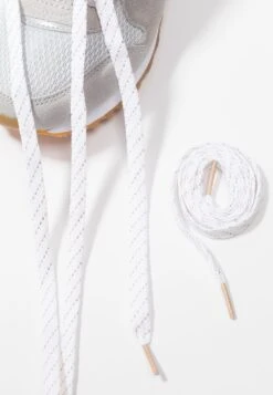 Baskets Basses - Light Grey -Femelle Vêtements Boutique 1c2a6eb659094c6c9761f38fac2292ab