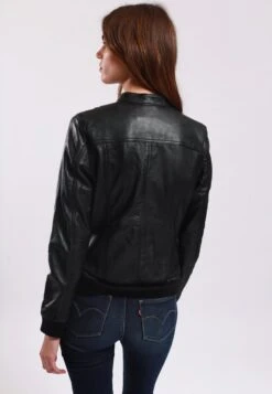 Lee Cooper Leather Jacket With Round Collar - 2 Zipped Side Pockets - - Veste En Cuir - Black 6 Lee Cooper Leather Jacket With Round Collar - 2 Zipped Side Pockets - - Veste En Cuir - Black -Femelle Vêtements Boutique 246f34e7cb9347678c37631bfa919fd5