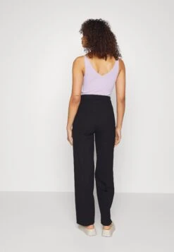 Wide Leg Trousers - Pantalon Classique - Black -Femelle Vêtements Boutique 2cbb613d41e74559826369512b20120c