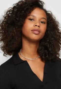 Even&Odd Long Sleeve Collar - T-Shirt À Manches Longues - Black -Femelle Vêtements Boutique 31891cc446b444e5b3a95f03cbaa3465