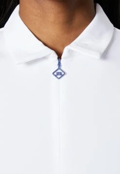 Evelina - Polo - Airy Blue -Femelle Vêtements Boutique 37491a7a4606432aae51a08bbcaf2610