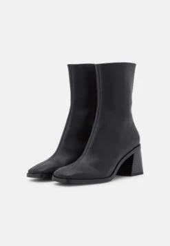Monki Bottines - Black Dark -Femelle Vêtements Boutique 3989a653bdd24719b2914d9406867d30