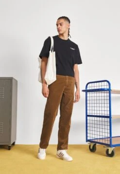 Adidas Originals Forum Unisex - Baskets Basses - Core White/Chalky Brown/Taupe -Femelle Vêtements Boutique 3f132caab8144541b64599b79c26627d