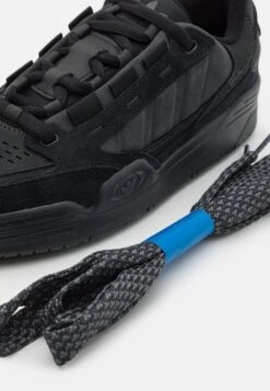 Adidas Originals Adi2000 Unisex - Baskets Basses - Core Black/Carbon -Femelle Vêtements Boutique 48389346fb1043ebb24cde28102717cc