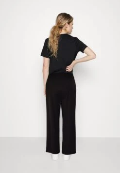 Even&Odd Tailored Wide Leg Culotte - Pantalon Classique - Black 8 Even&Odd Tailored Wide Leg Culotte - Pantalon Classique - Black -Femelle Vêtements Boutique 5650d987be224bf692956f0b8687808b