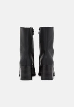 Monki Bottines - Black Dark -Femelle Vêtements Boutique 5f5300a76aa04964b82419f7f15bddfe