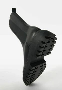 BERSHKA Flat With Elastic Gores - Boots À Talons - Black -Femelle Vêtements Boutique 73bedb1b10234ae1a0e3183e44674d06