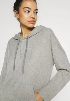CALVIN KLEIN UNDERWEAR Ease Hoodie - Haut De Pyjama - Grey Heather 10 CALVIN KLEIN UNDERWEAR Ease Hoodie - Haut De Pyjama - Grey Heather -Femelle Vêtements Boutique c2ba1df8e5eb45a2bd97d88f296981a8