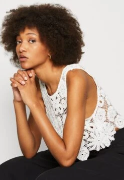 Vila Vimana Crop - Débardeur - Snow White -Femelle Vêtements Boutique d0bd4b61ef5a4483bc5141ed544e9df1