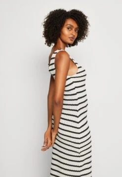 Anna Field Robe Pull - Black/White -Femelle Vêtements Boutique e30a17d9811947b898f0f2fb46ac49f7